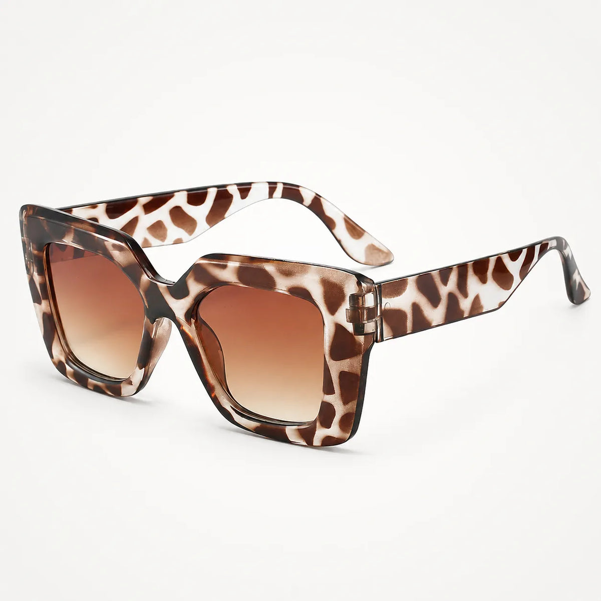 Wearbella – The Square Frame That Finishes Any Look