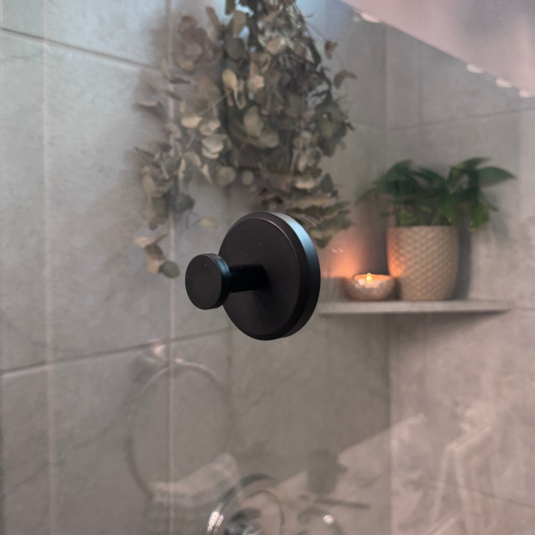 Overa - 2 Twist-Lock Suction Hooks for Bathroom & Kitchen