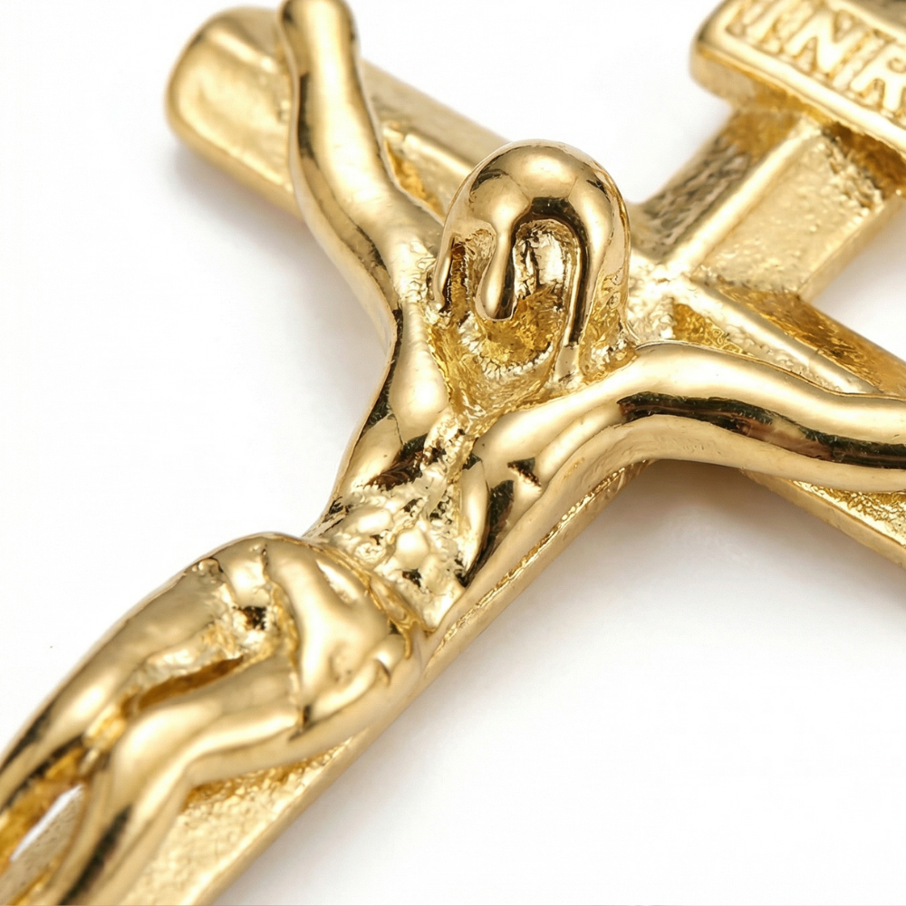 Sancta – Fashionable Crucifix Necklace