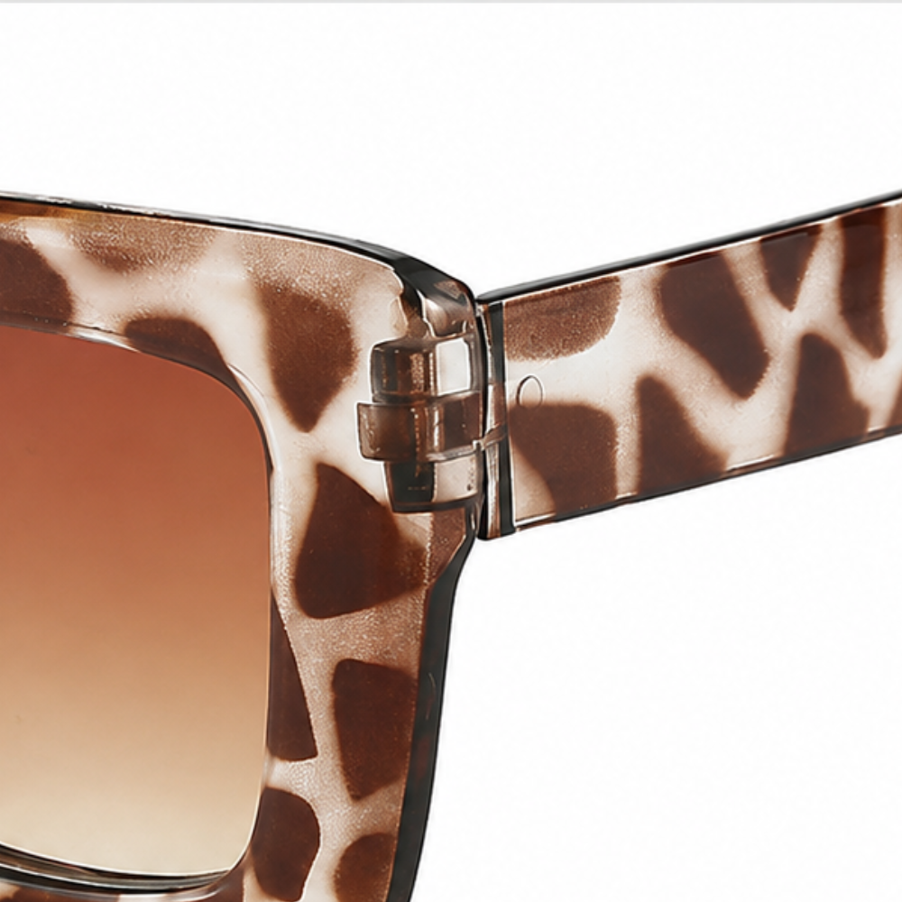 Wearbella – The Square Frame That Finishes Any Look
