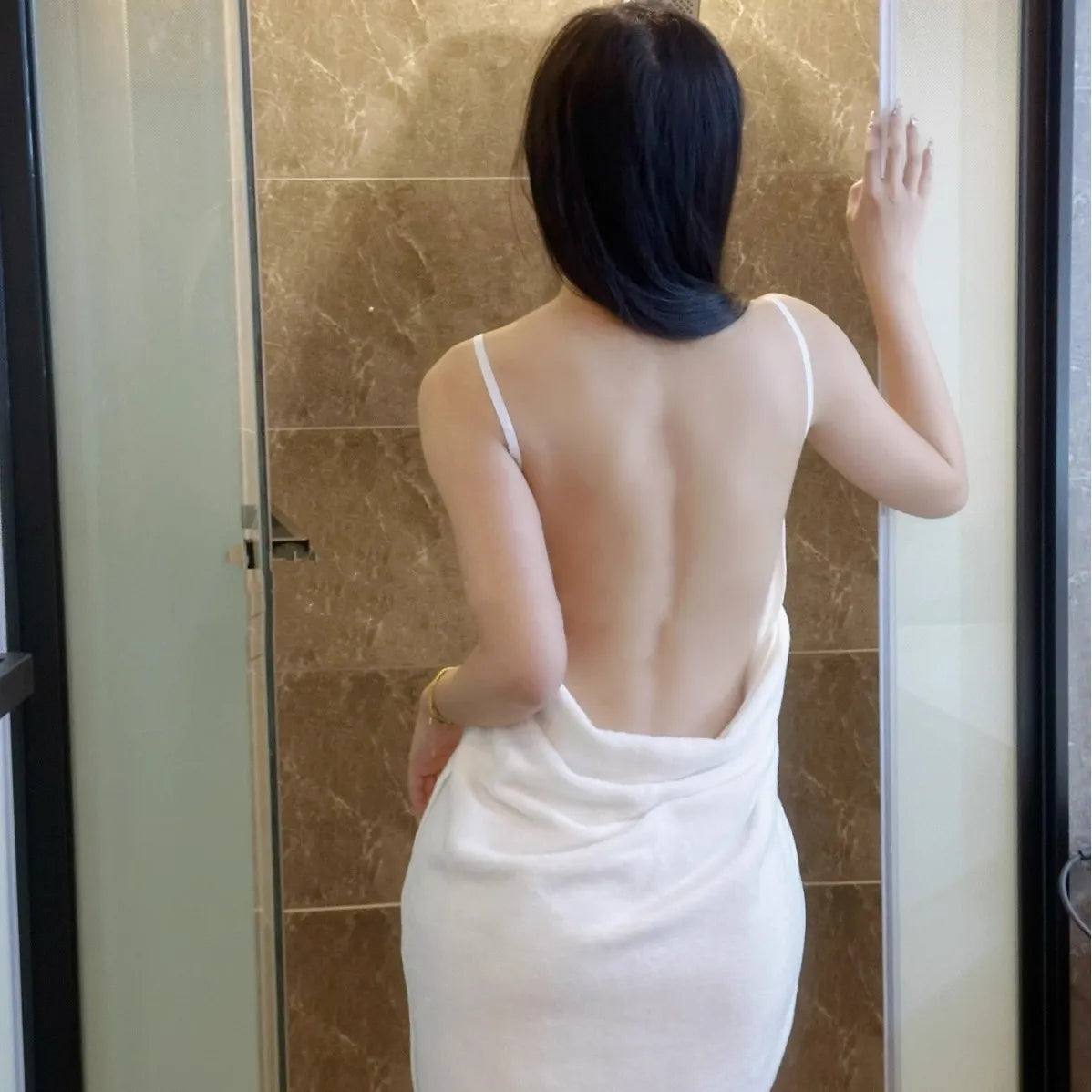 No-Slip Lounge Sling Bath Towel