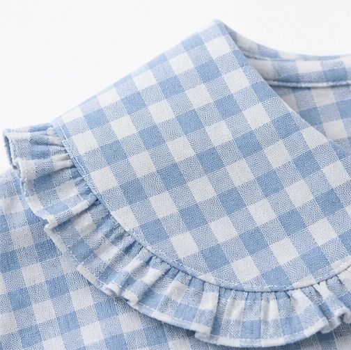 Ruffleigh – Blouse With A Collar That Frames The Face