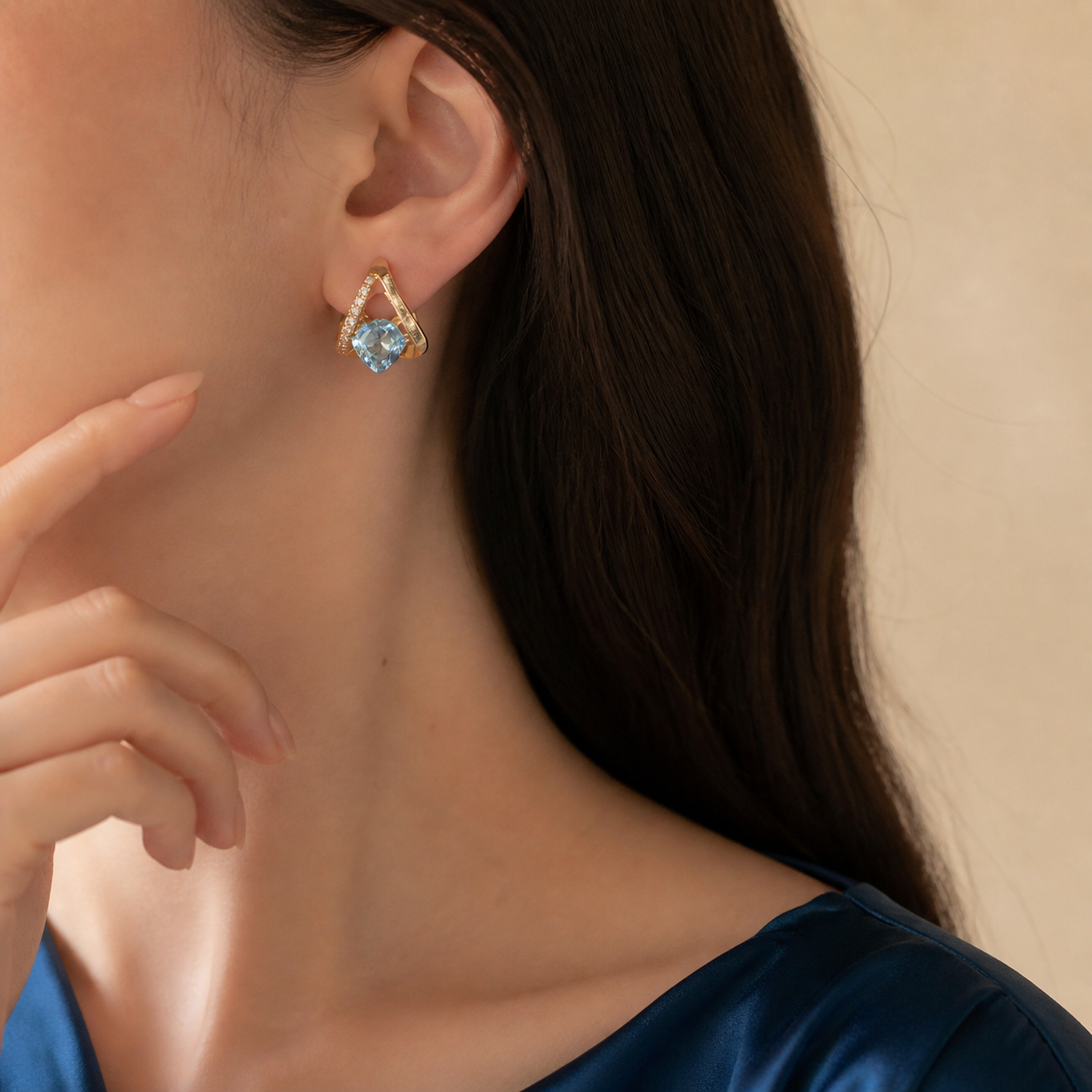 Lunavia – V-Frame Heart Earrings
