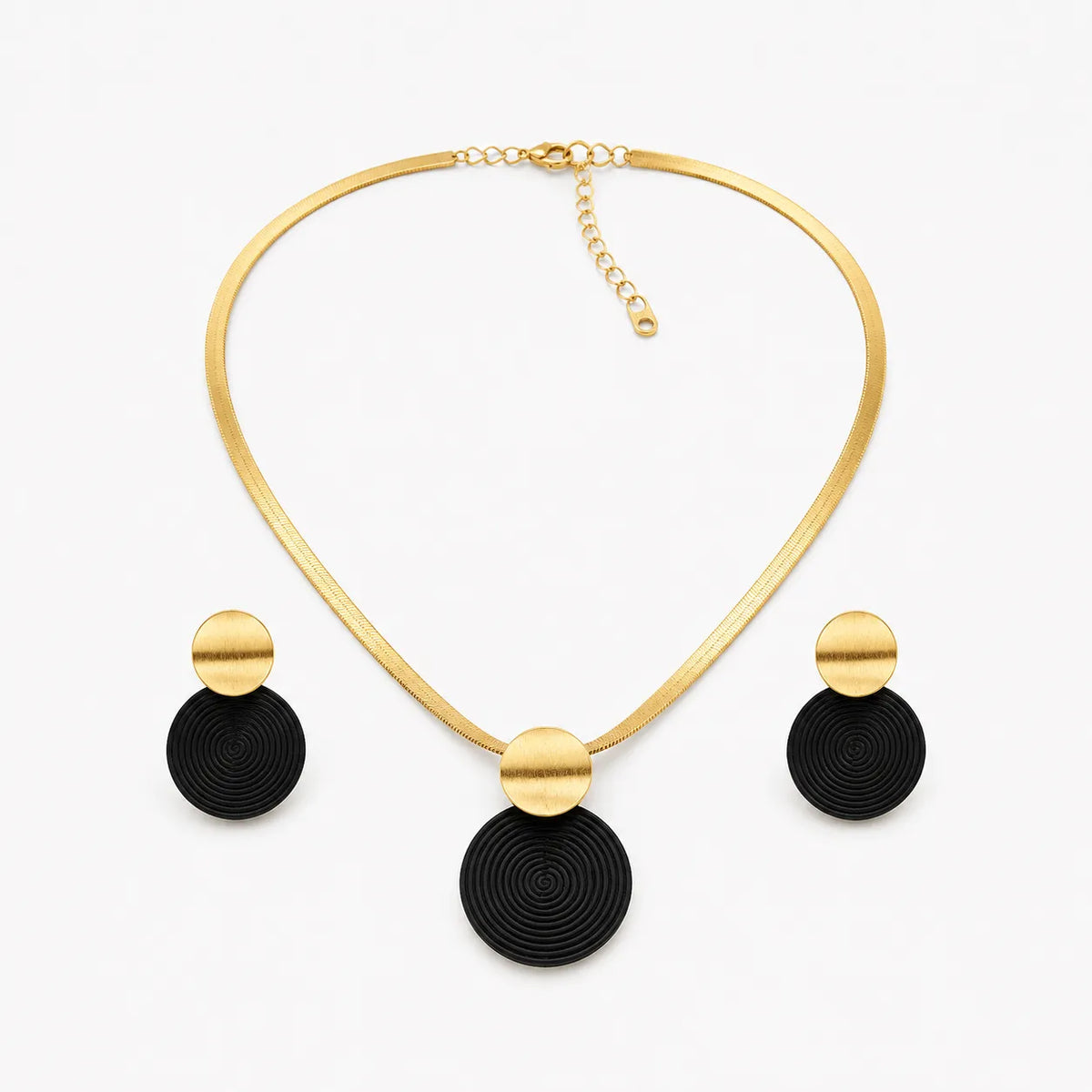 Aurenza – Gold necklace and earring set, textured medallion, flat snake chain
