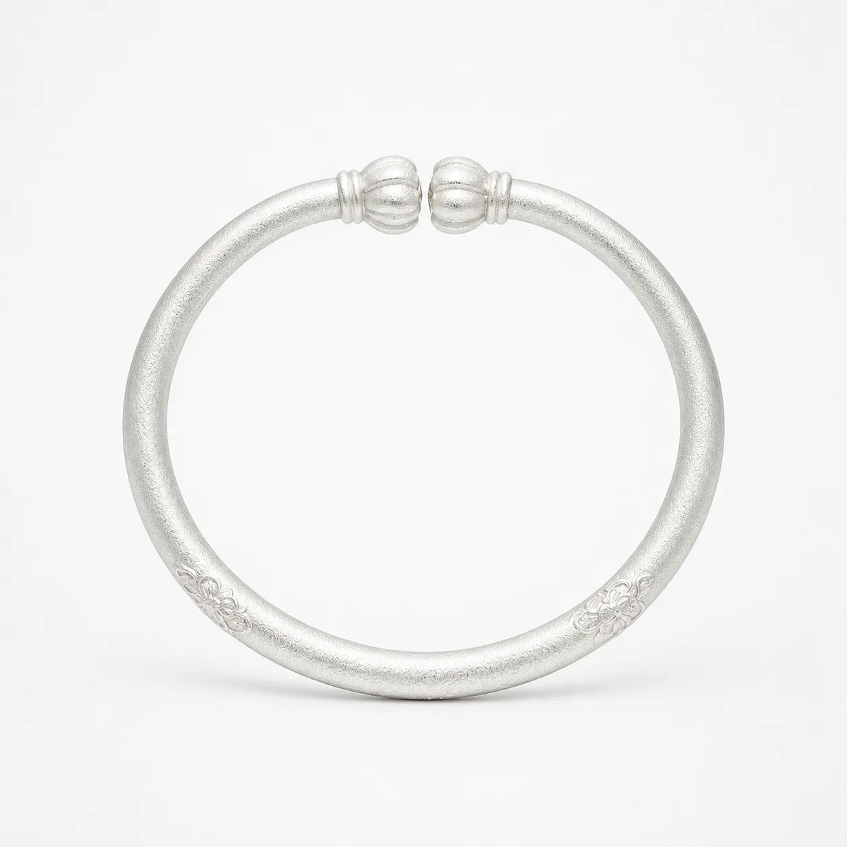 Florelle – Vintage Floral Silver Bangle with Open Cuff