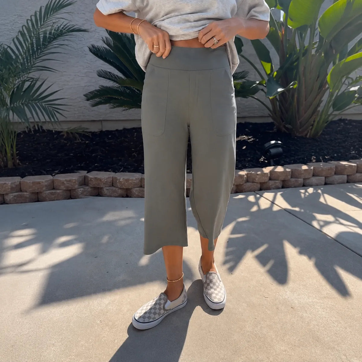 Velessa – High Waisted Wide Leg Cropped Pants with Pockets